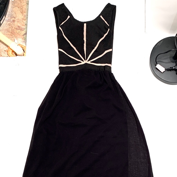 Elegant Black Dress w/ Tan Detailing - Picture 2 of 6